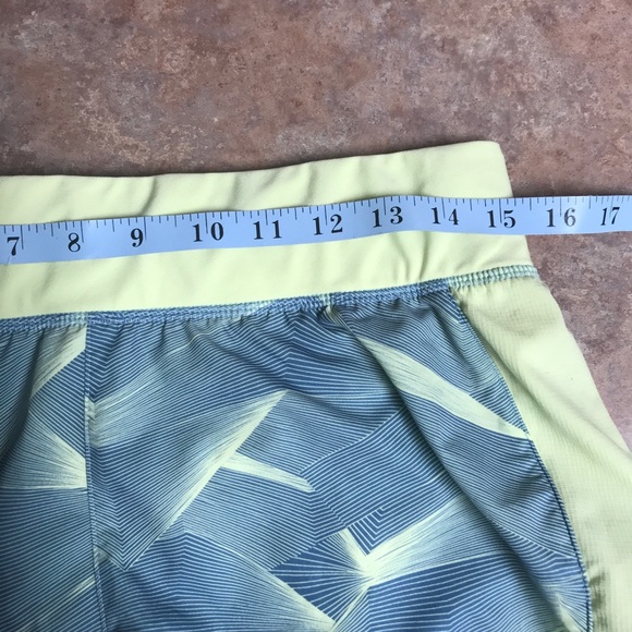 UA shortie Speed pocket running shorts 1321806 - Picture 10 of 12